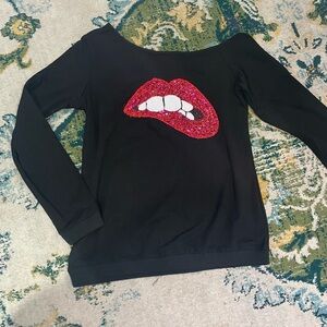Off shoulder oversized 1980’s party shirt lips on black oversized size small